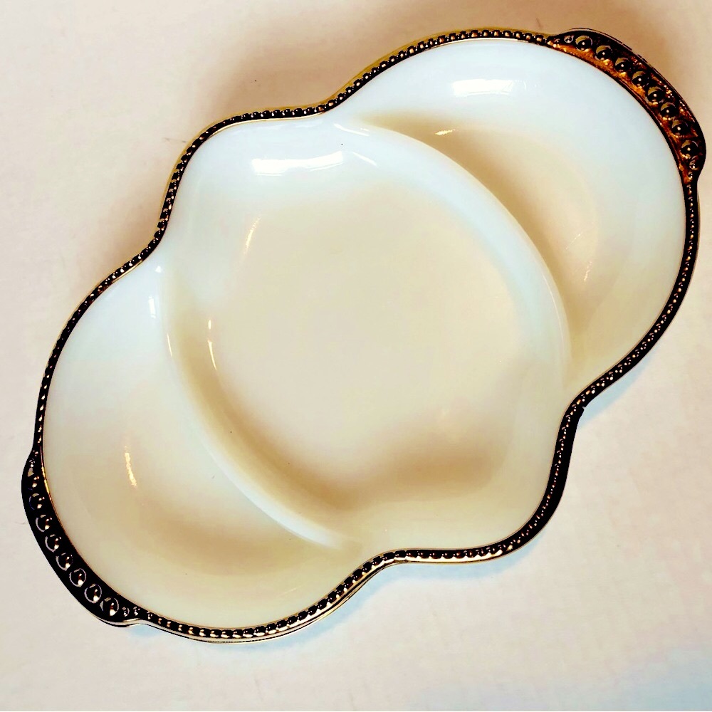 VINTAGE Anchor Hocking Fire King milk glass dish